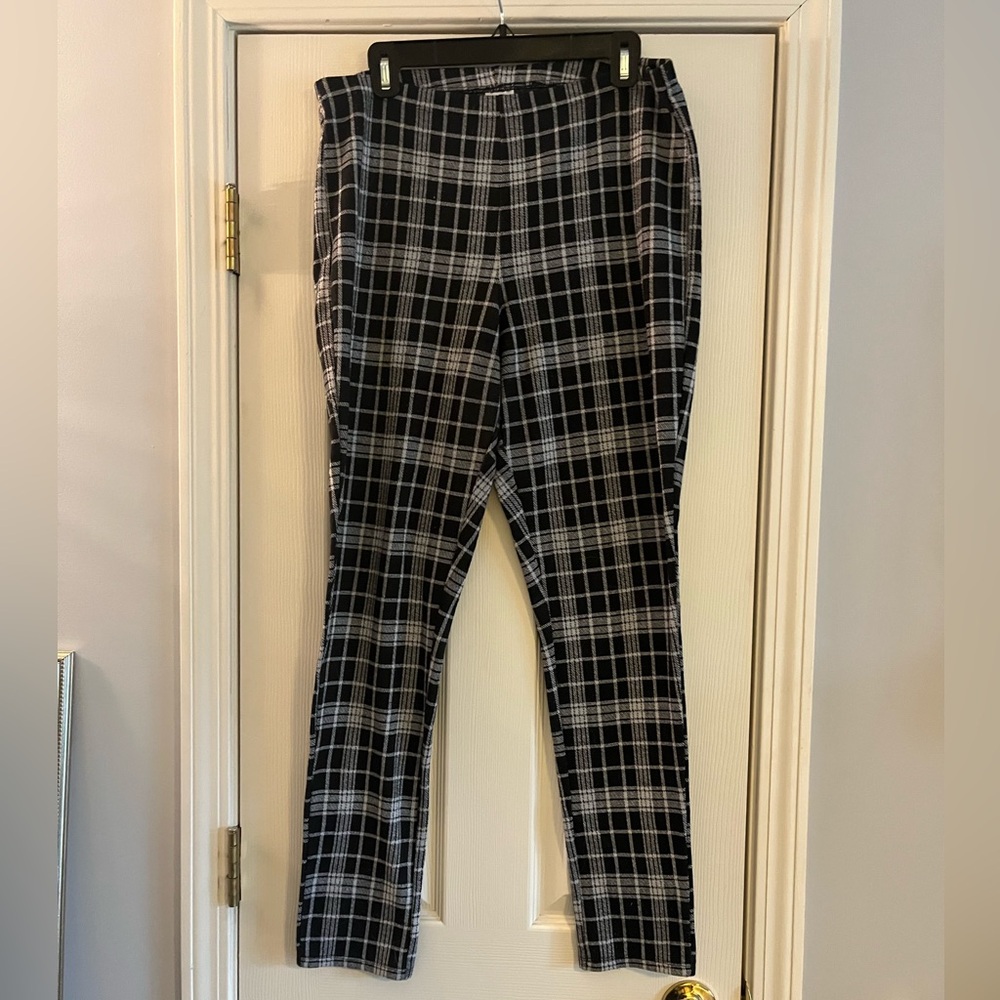 Black and Gray Plaid leggings, size large